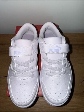 PUMA Girls White Low-Top Velcro Sneakers